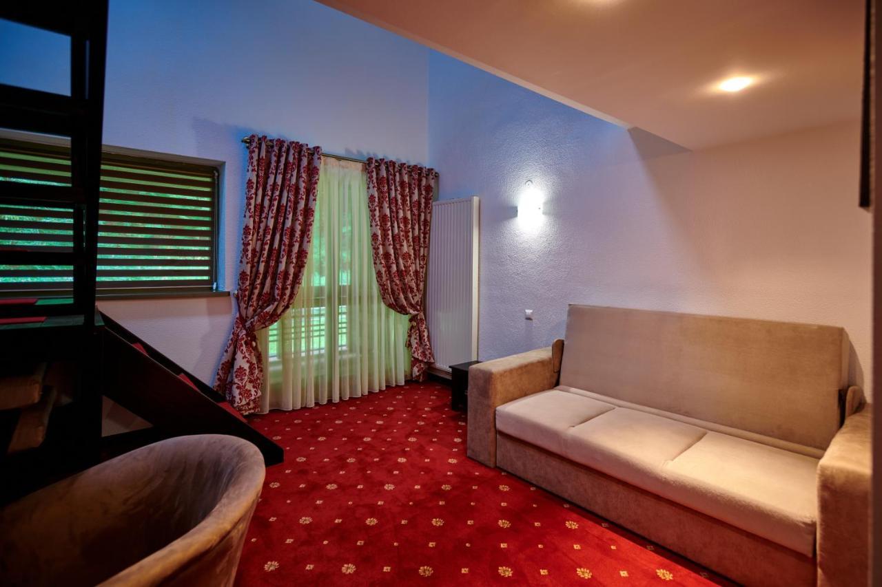 Hotel & Restaurant Sofia 스체비차 외부 사진